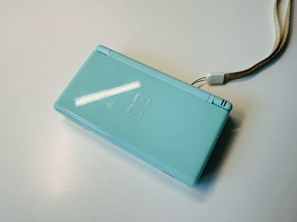 닌텐도 DS Lite DSL 아이스블루 한글 정발판 + 정품 충전기 판매 (3DS) 이미지