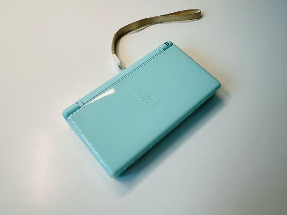 닌텐도 DS Lite DSL 아이스블루 한글 정발판 + 정품 충전기 판매 (3DS) 이미지