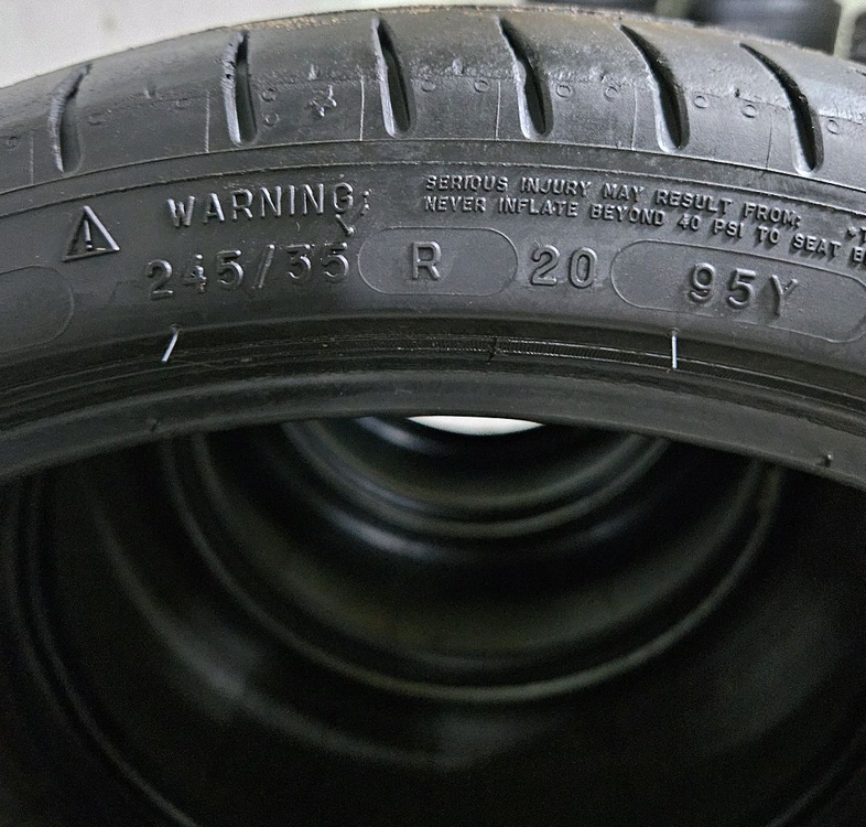 245 35 20 / 275 30 20 #2453520 #2753020 미쉐린 차량 한대분 이미지
