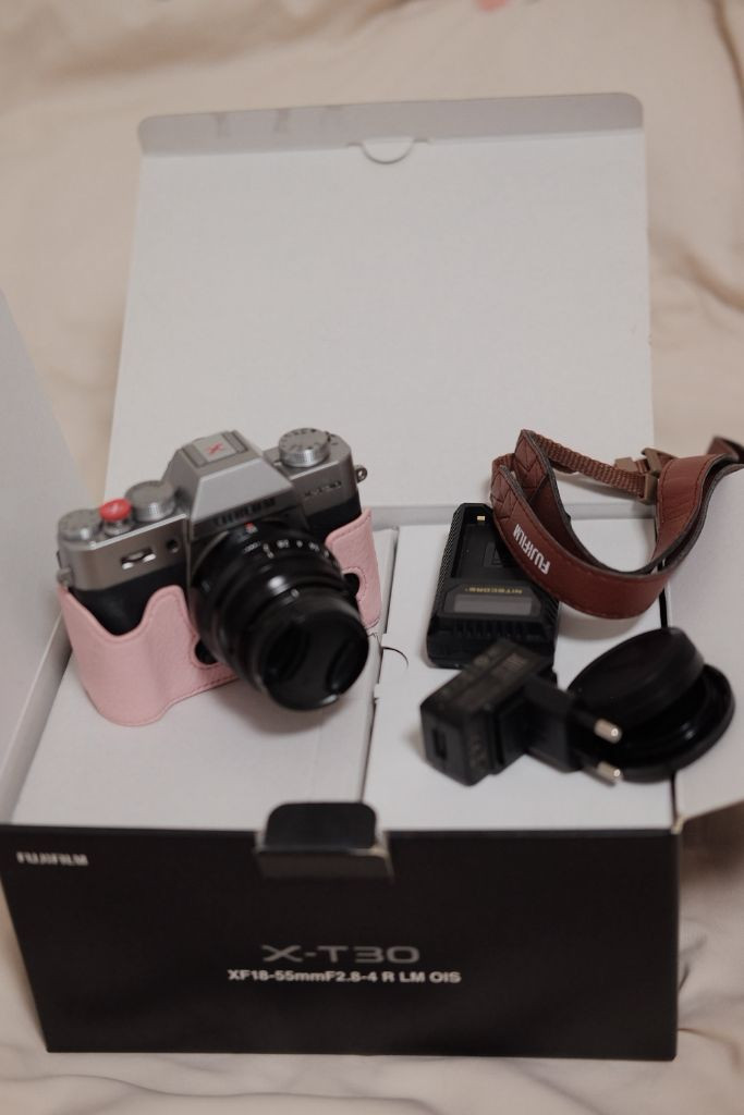 후지필름 X-T30 실버 + XF 35mm F2 + 핑크 가죽케이스 풀세트 이미지