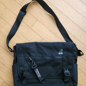 캉골 블랙 메신저백 이미지