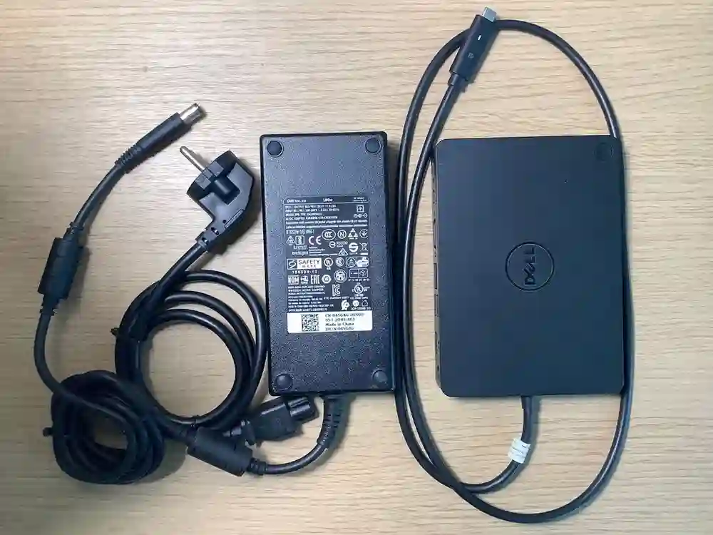 Dell K17A001 노트북 도킹 및 180 W 전용 어댑터 이미지