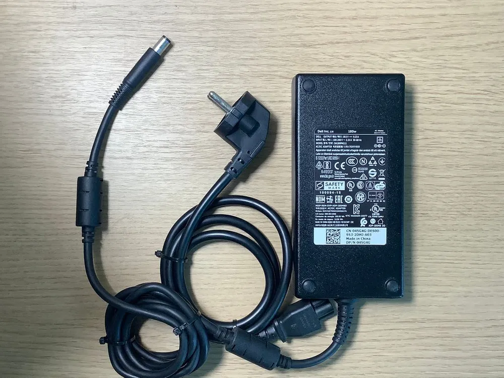 Dell K17A001 노트북 도킹 및 180 W 전용 어댑터 이미지