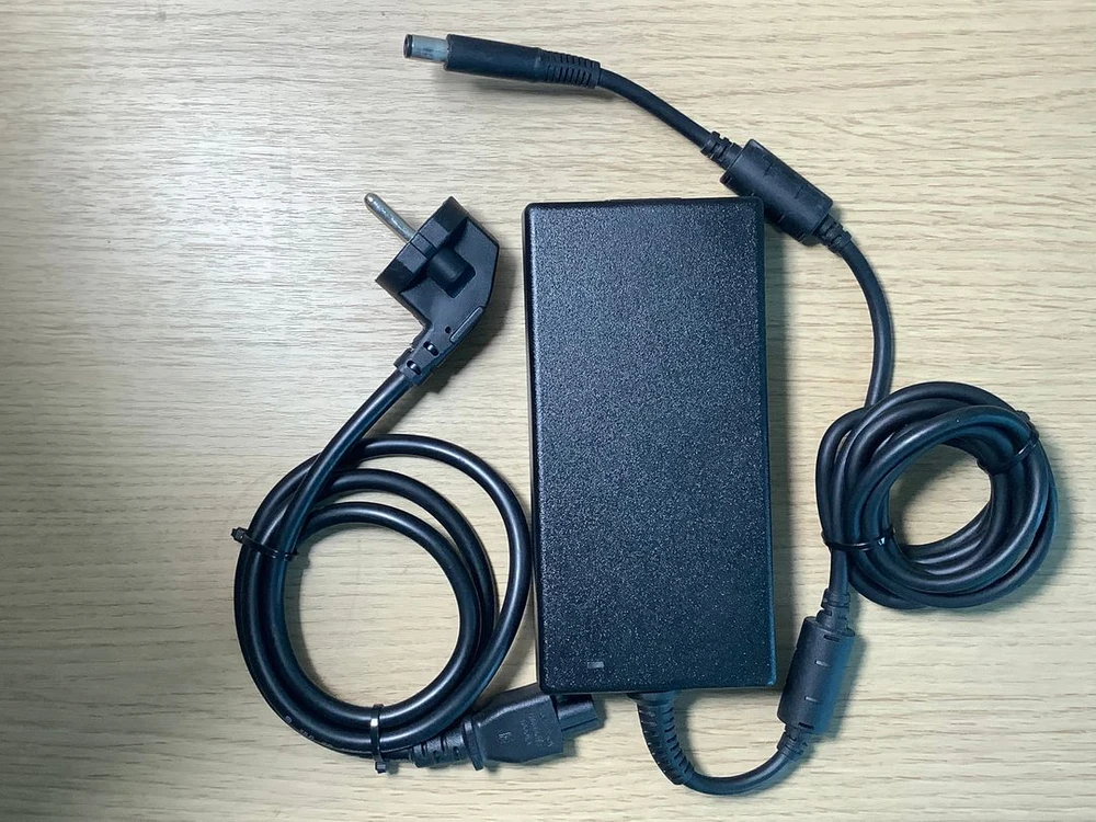 Dell K17A001 노트북 도킹 및 180 W 전용 어댑터 이미지