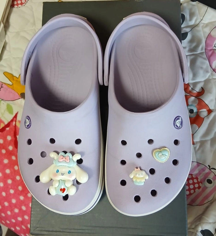 크록스정품 J6 250 크록밴드 라일락 시나모롤 지비츠포함 이미지