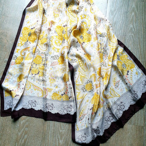 화려한 페이즐리(Paisley)와 플라워 패턴이 돋보이는 실크 롱스카프 머플러 목도리 벨트 지갑 모자 이미지