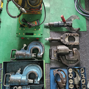 터미널압착기 이즈미 신성 유압가위 유압커터 케이블커터 전동유압펌프 휴대용유압펌프 유압압착기 케이블압착기 팝니다. 이미지