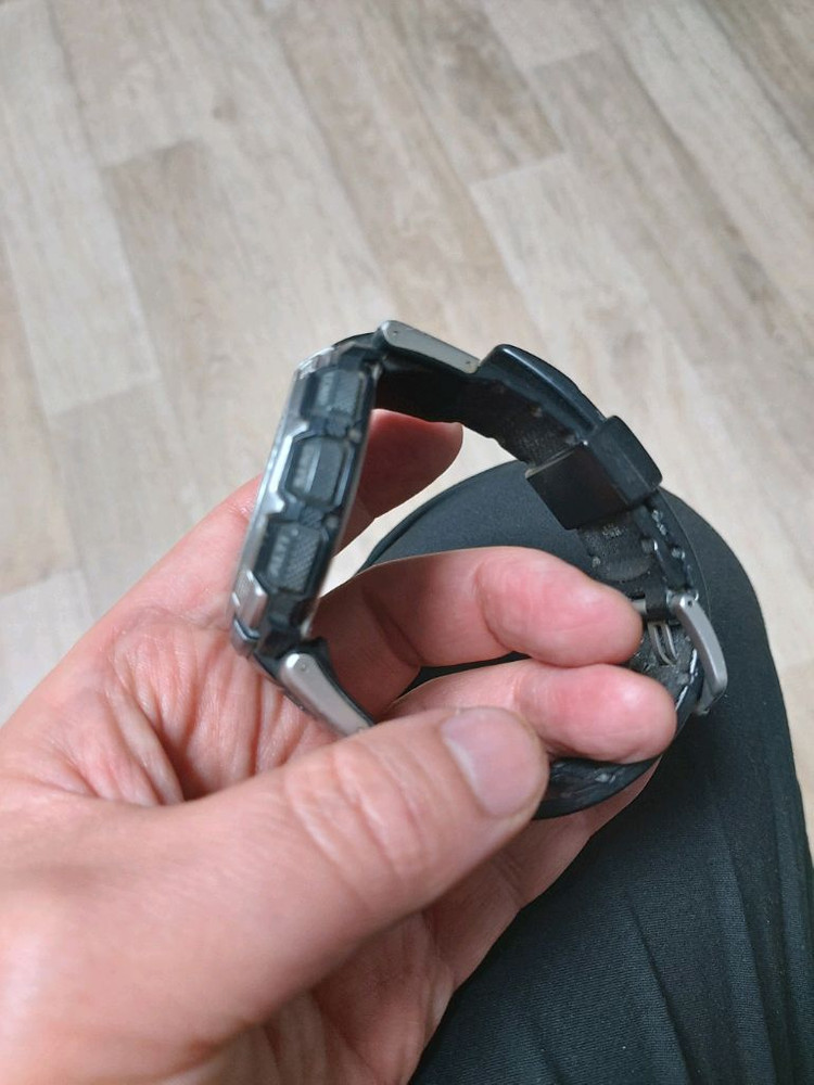 카시오 프로트렉 터프솔라 전자시계 이미지