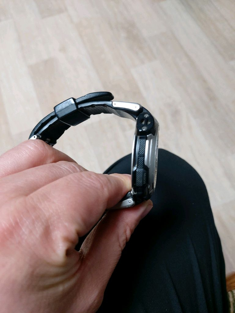 카시오 프로트렉 터프솔라 전자시계 이미지