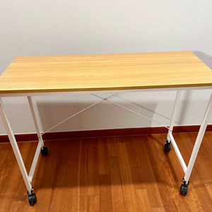 책상 1000x400mm(메이플) 멀티탭 4구 장착, 책상다리 바퀴 롤러 장착(고정가능) 이미지