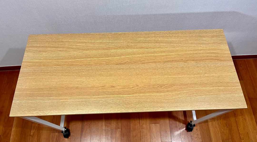 책상 1000x400mm(메이플) 멀티탭 4구 장착, 책상다리 바퀴 롤러 장착(고정가능) 이미지