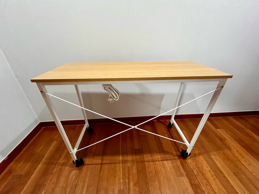 책상 1000x400mm(메이플) 멀티탭 4구 장착, 책상다리 바퀴 롤러 장착(고정가능) 이미지