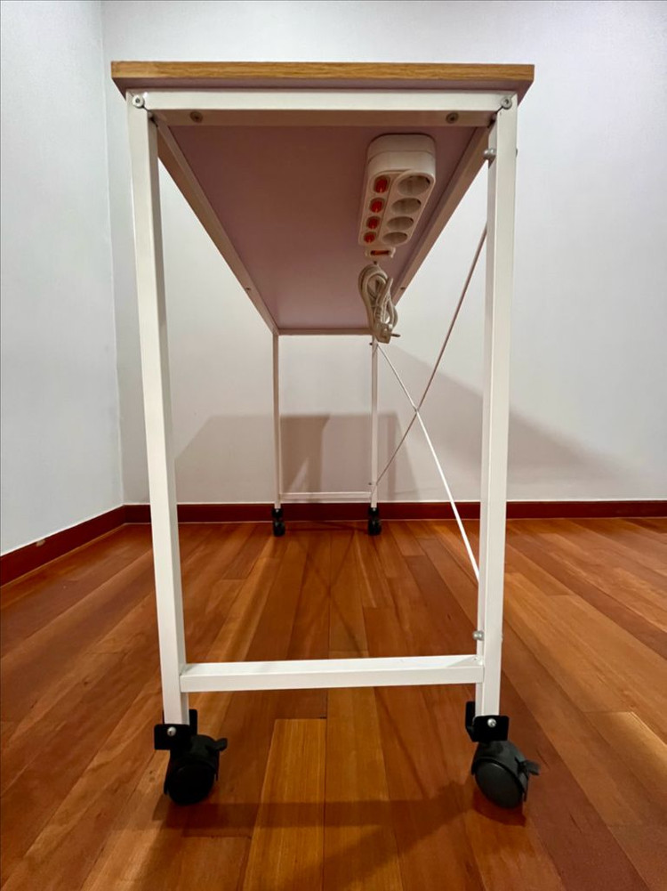 책상 1000x400mm(메이플) 멀티탭 4구 장착, 책상다리 바퀴 롤러 장착(고정가능) 이미지