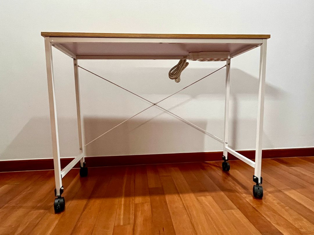 책상 1000x400mm(메이플) 멀티탭 4구 장착, 책상다리 바퀴 롤러 장착(고정가능) 이미지