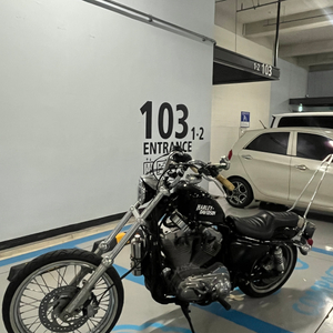 할리데이비슨 슈퍼로우 883l 초퍼 판매합니다. 이미지