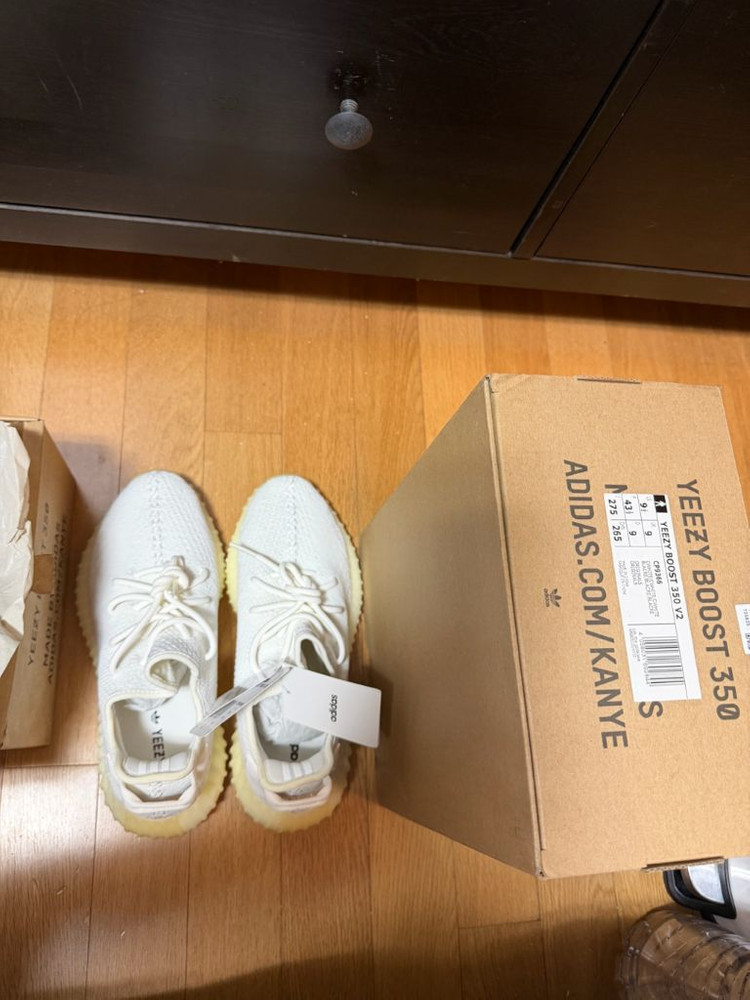 이지부스트350 v2 크림/트리플화이트 이미지