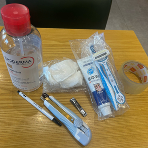 바이오더마 클렌징 워터 화장솜 클라이덴 치약 Oral - B 칫솔 편의점 이미지