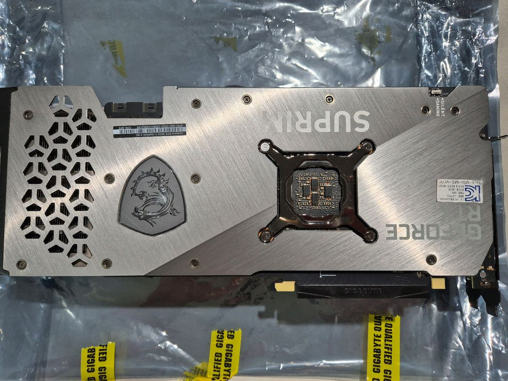 MSI 지포스 RTX 3070Ti 슈프림 X 이미지