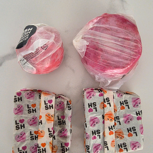 러쉬 입욕제 2개, 비누 2개 일괄판매 새제품 이미지