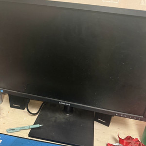 삼성 24인치 피벗 모니터 이미지