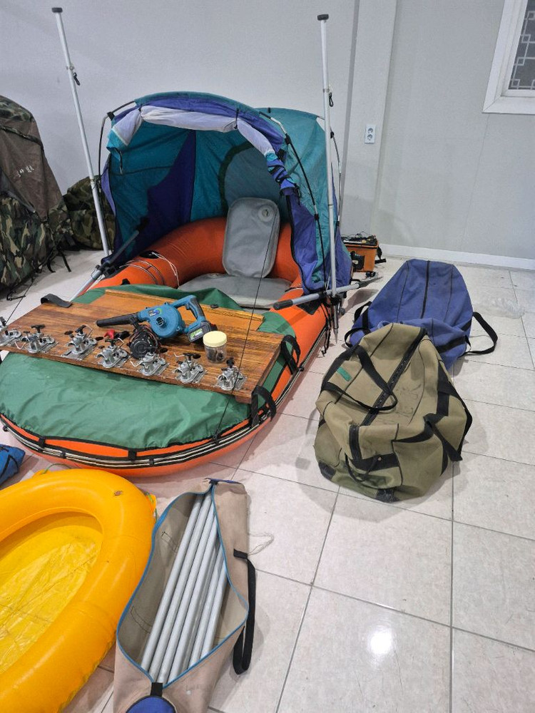 광덕 붕어 낚시 보트 풀세트 밥상 받침틀 가이드모터 배터리 사진에 있는거 모두 드림 이미지