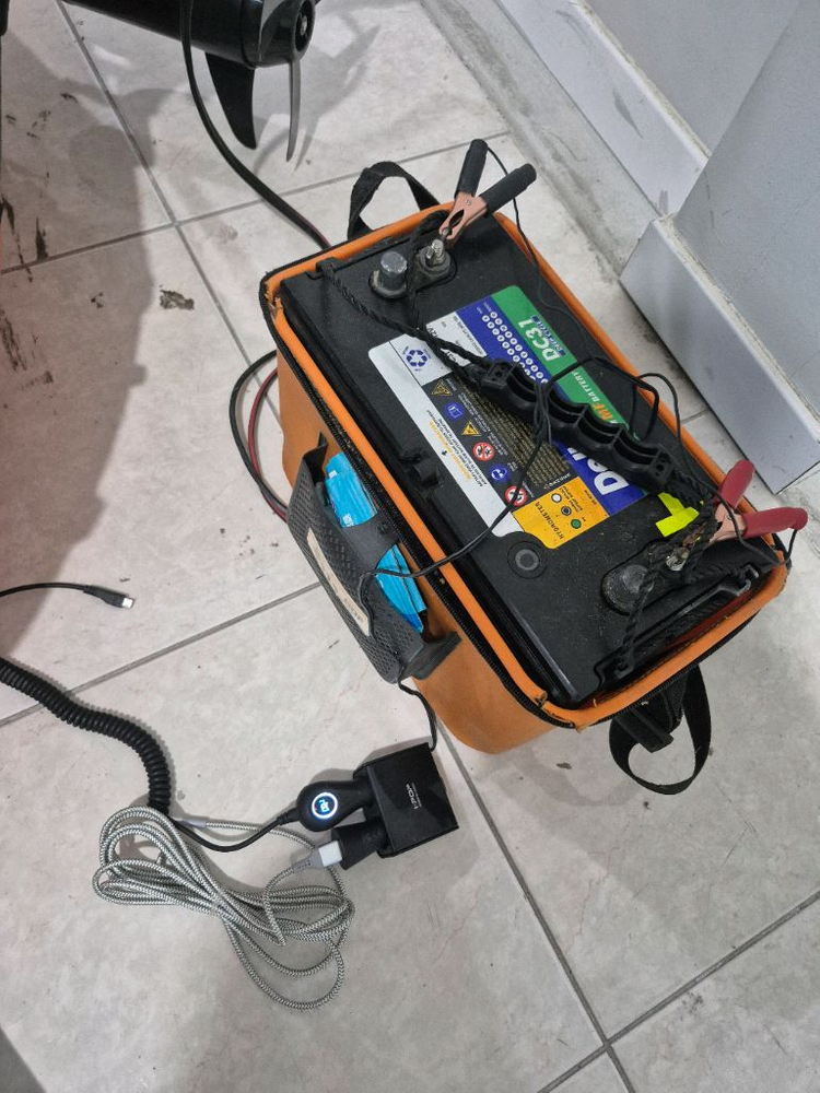 광덕 붕어 낚시 보트 풀세트 밥상 받침틀 가이드모터 배터리 사진에 있는거 모두 드림 이미지