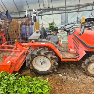 농업용 트랙터 및 농기계 세트 이미지