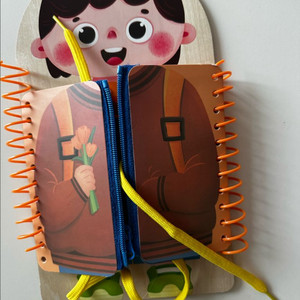 아기 소근육운동 장난감 이미지