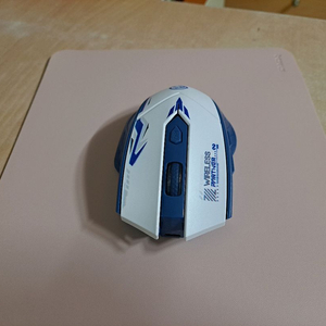 무선마우스 마우스패드 이미지