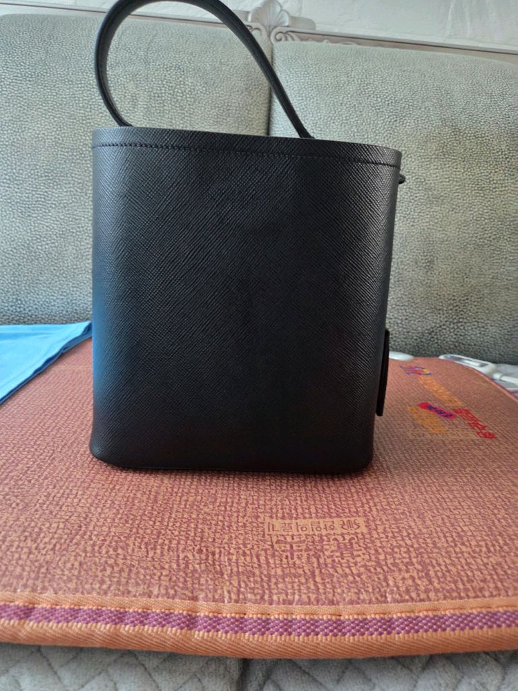 사피아노 레더 버킷백 이미지