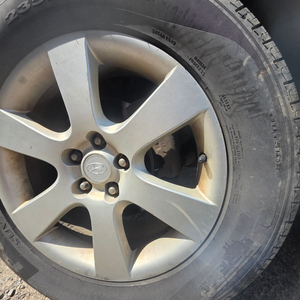 18인치 휠고 피레리 타이어 세트(235/60R18) 이미지