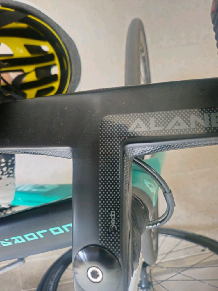 사바 콜로라도 7F 105 di2 로드자전거 이미지