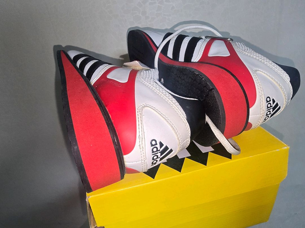 아디다스 파워퍼펙트2 역도화 250 팝니다 이미지