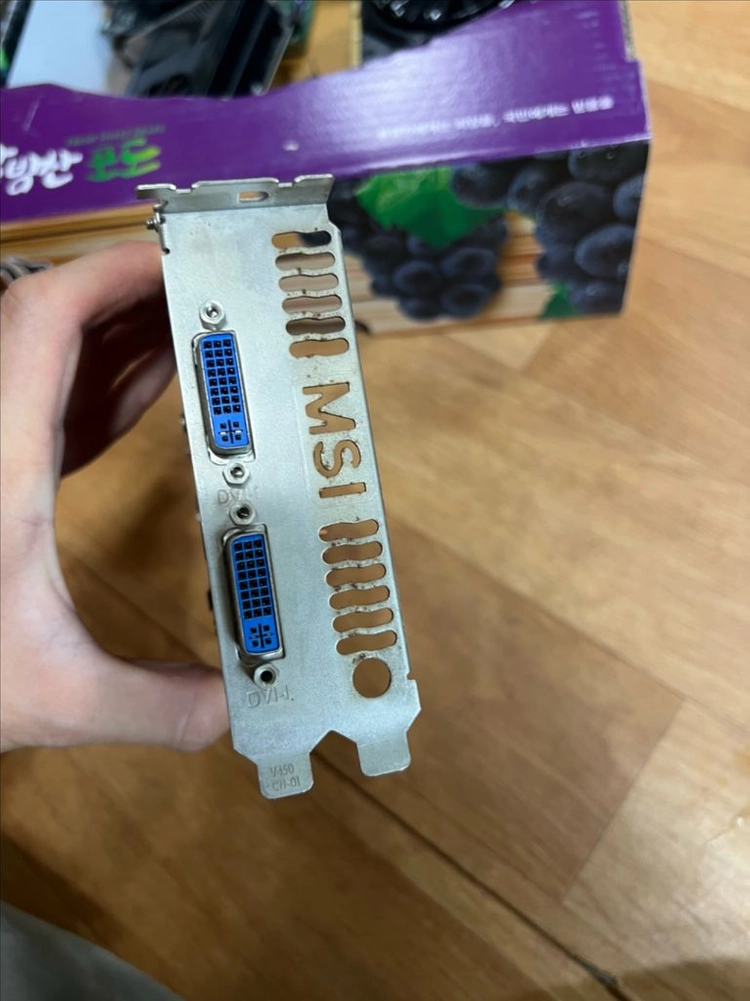 MSI 그래픽카드 레드 PCB 컴퓨터 그래픽카드 이미지