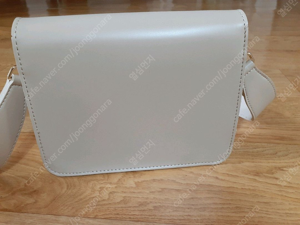 가방새거입니다 예쁜니다 요즘 화사하게 하세요 편하게 보세요 10000 이미지