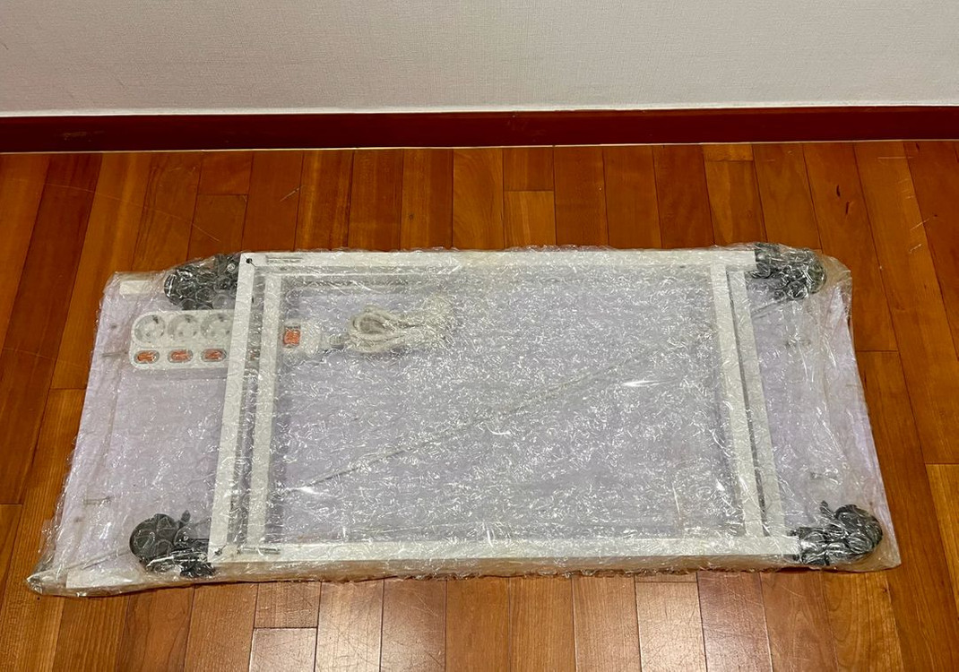 책상 1000x400mm(메이플) 멀티탭 4구 장착, 책상다리 바퀴 롤러 장착(고정가능) 이미지