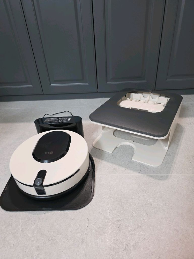 LG 코드제로 오브제컬렉션 M9 로봇청소기 이미지