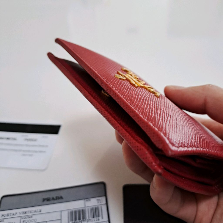 [100%/정품] 프라다 사피아노 메탈 레드 반지갑, 프라다지갑,프라다반지갑,프라다카드지갑 이미지