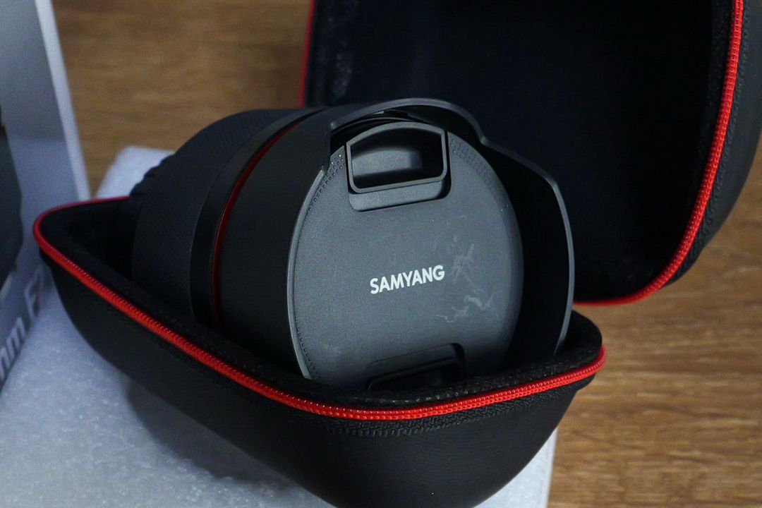 삼양 AF 12mm F2 X마운트 렌즈 이미지