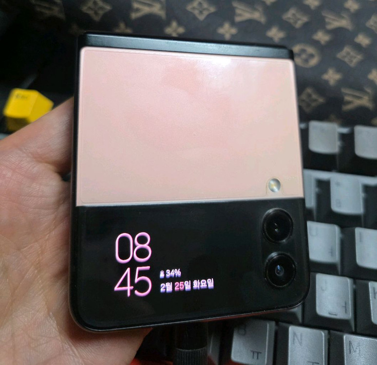 갤럭시 z플립3 부품용 이미지