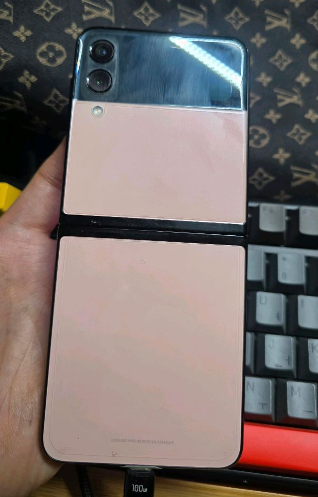 갤럭시 z플립3 부품용 이미지