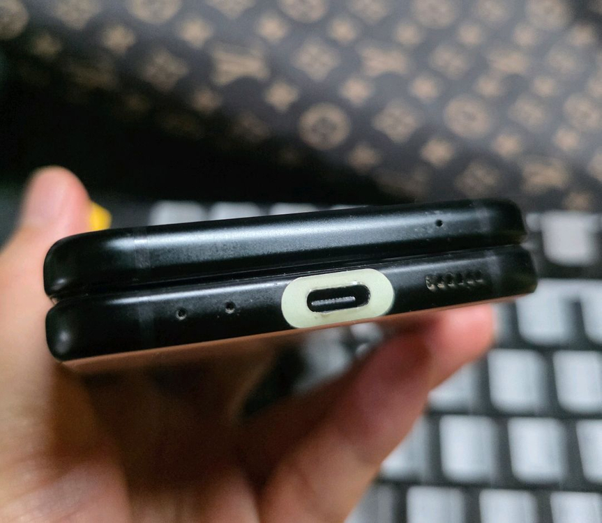 갤럭시 z플립3 부품용 이미지