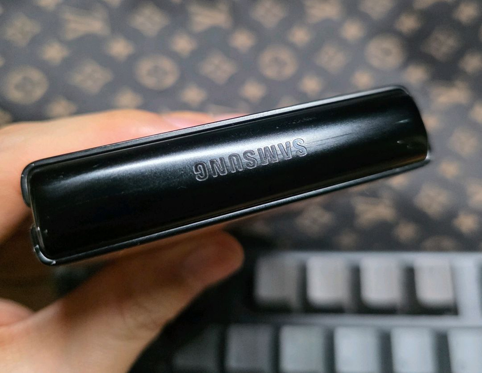 갤럭시 z플립3 부품용 이미지