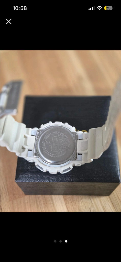 카시오 지샥 GA-110RG 화이트 시계 이미지