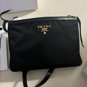 프라다 1BH046 더블지퍼 크로스백 반돌리에라 테수토 이미지