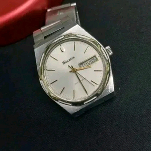 부로바(Bulova) 빈티지 오토매틱 시계 이미지