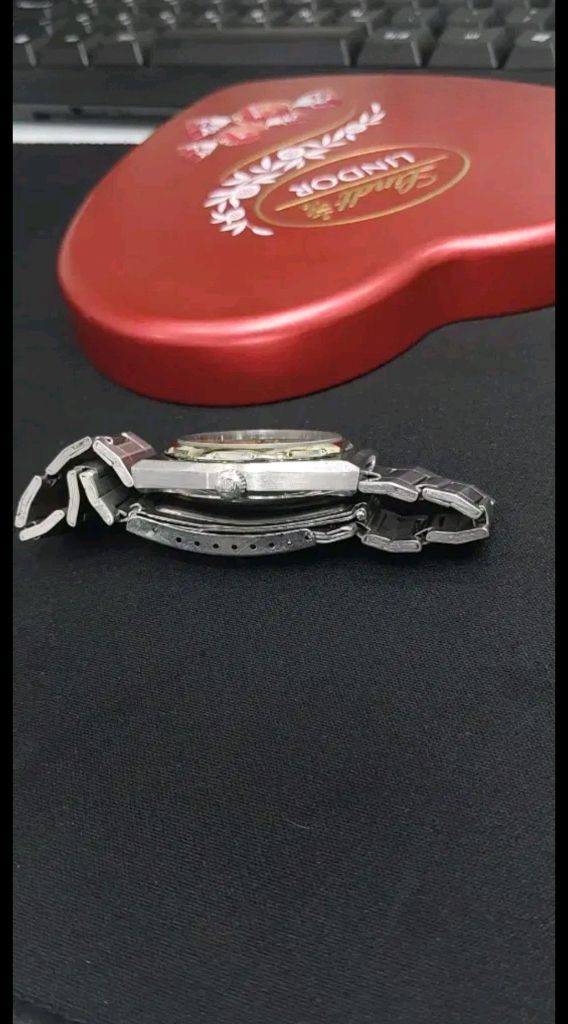 부로바(Bulova) 빈티지 오토매틱 시계 이미지