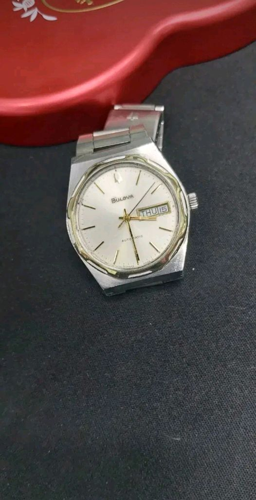 부로바(Bulova) 빈티지 오토매틱 시계 이미지