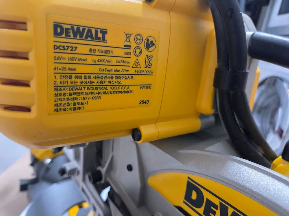 디월트 DCS361 DCS727 무선 슬라이딩 각도절단기 마끼다 테이블쏘 12인치 탁상윈형톱 LH1201FL 이미지