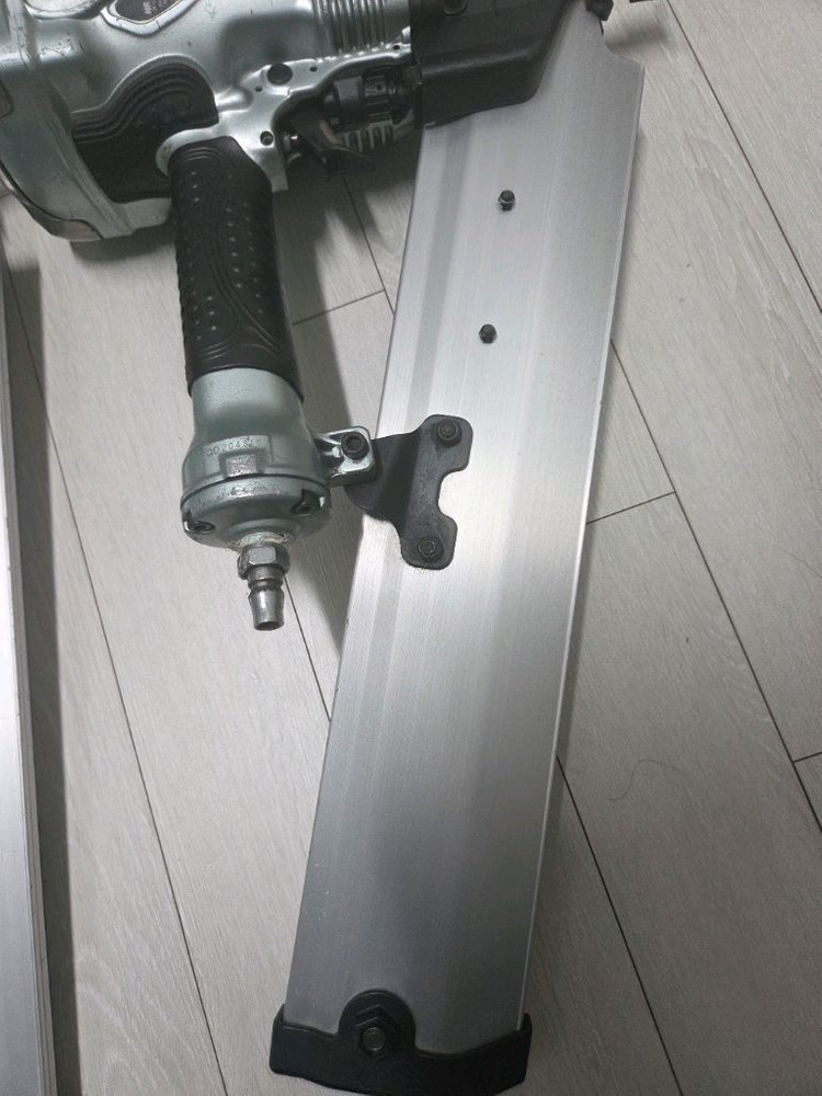 히다치 레일건 타정기 NR 90AE 이미지